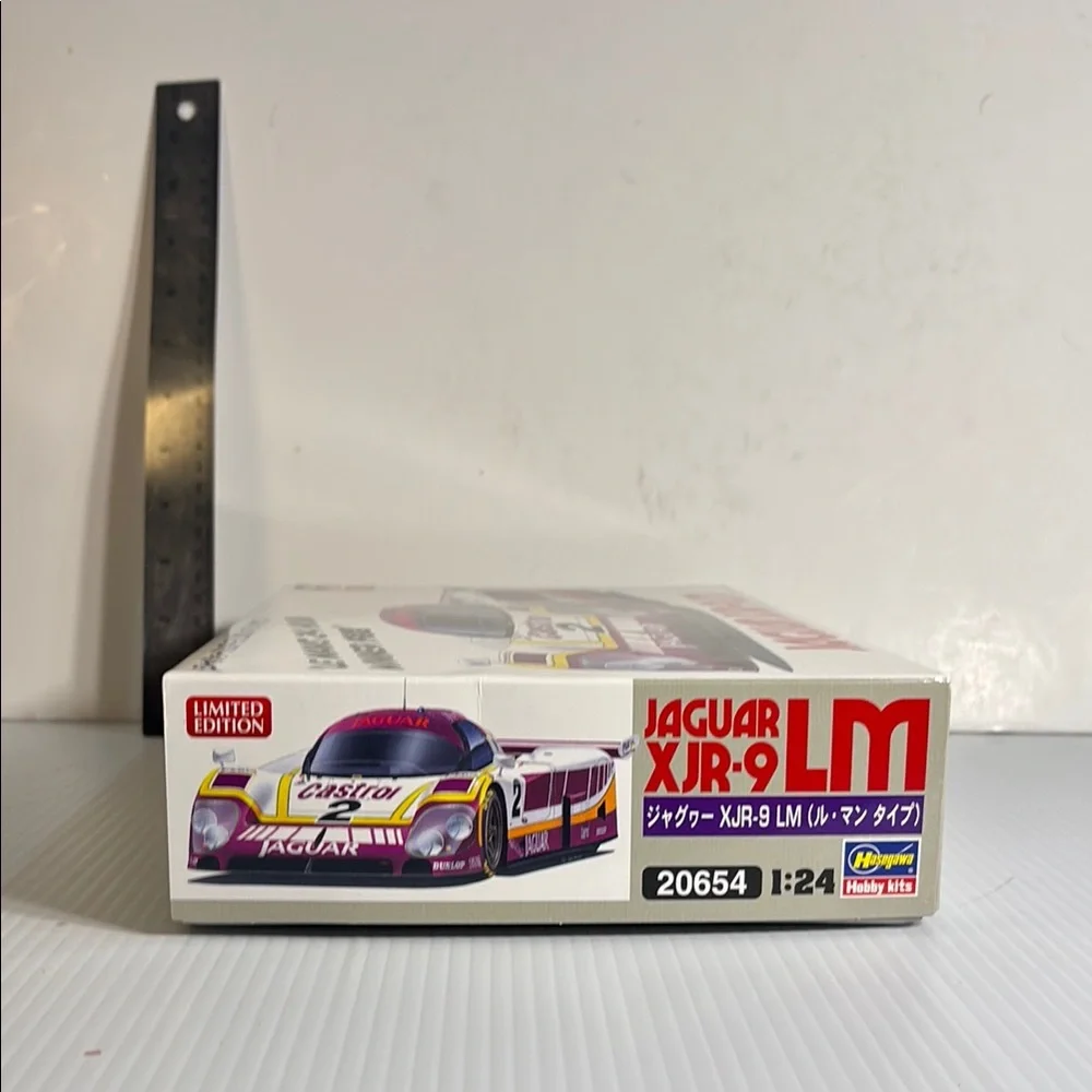Hasegawa 1/24 Jaguar XJR-9 LM Model Kit Vintage Kit - Picture 5 of 6